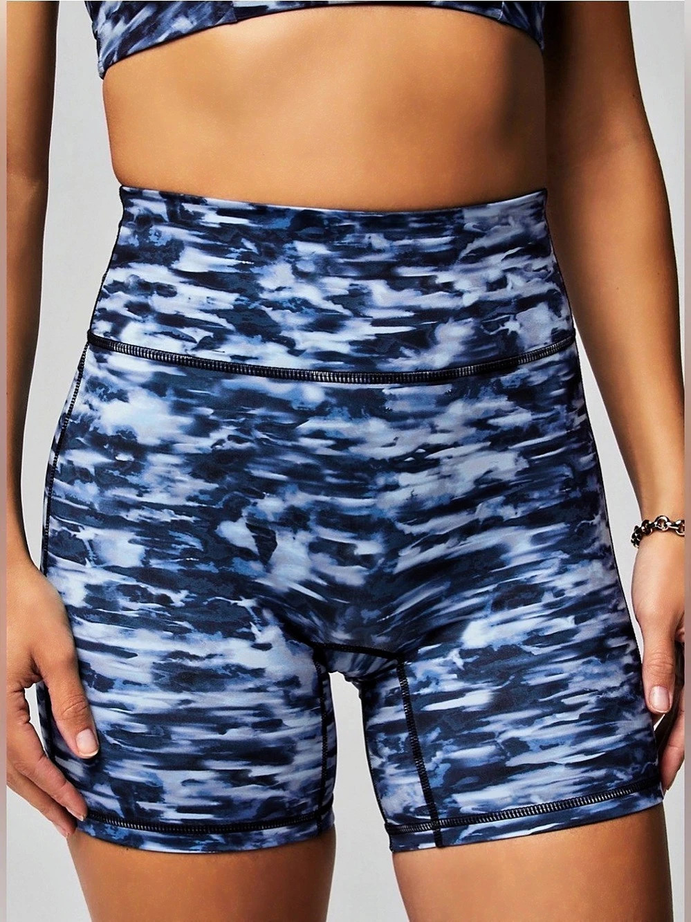 Fabletics Anywhere Motion365+ High-Waisted 6" Short